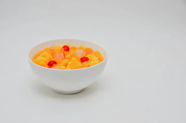 Taze meyve tabağı. Farklı meyveler lezzetlidir. Senin için sevgiyle.