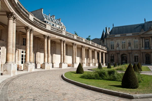 Parco presso l'Archivio Nazionale di Parigi — Foto Stock