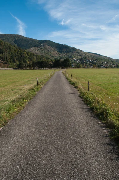 Camino en el paisaje francés — Foto de Stock