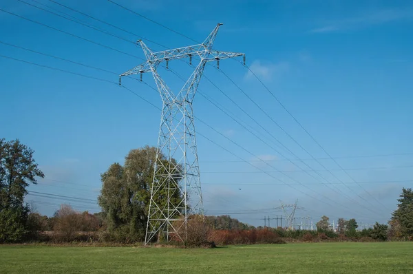 Pilón eléctrico de alto voltaje —  Fotos de Stock