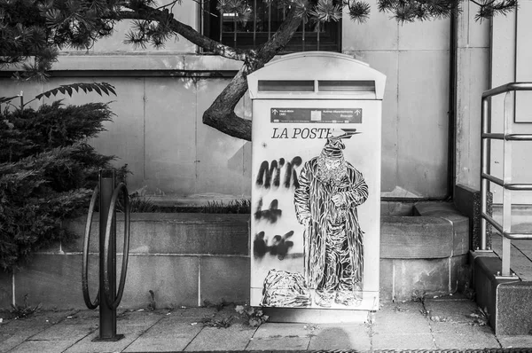 Graffiti de homem pobre na caixa de correio — Fotografia de Stock