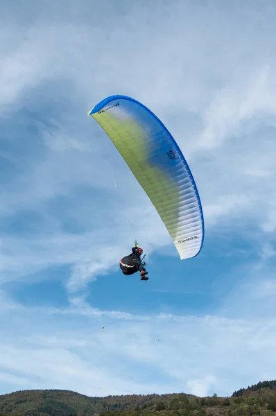 Paraglider on the sky — Stock Photo, Image