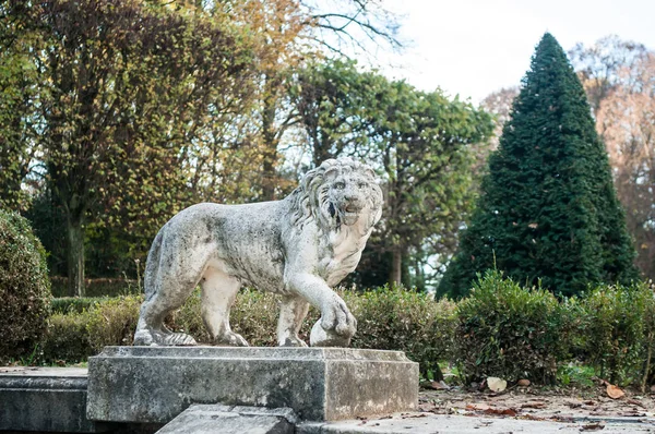 Statua di leone nel parco francese di Wallach — Foto Stock