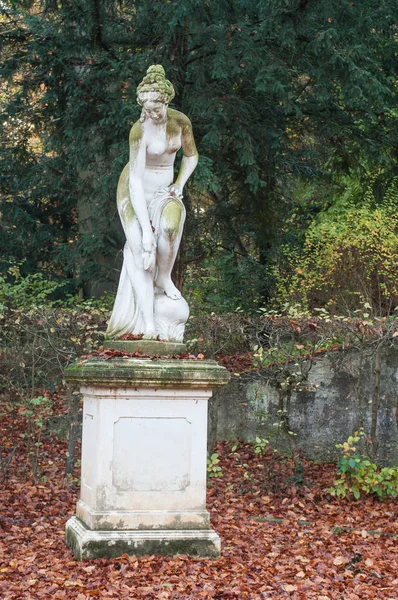 Estatua de mujer desnuda en el parque francés de Wallach — Foto de Stock