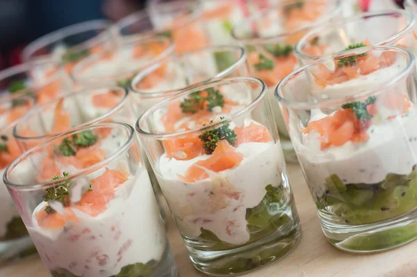 Aperitivos en vasos pequeños — Foto de Stock