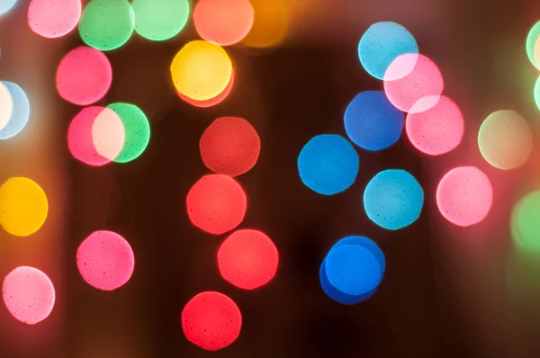 Боке красочный свет светодиодной лампы в ночи — стоковое фото