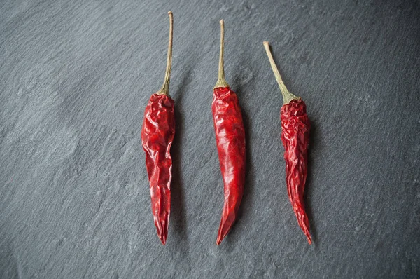 Rote Paprika auf Kreidetafel Hintergrund — Stockfoto