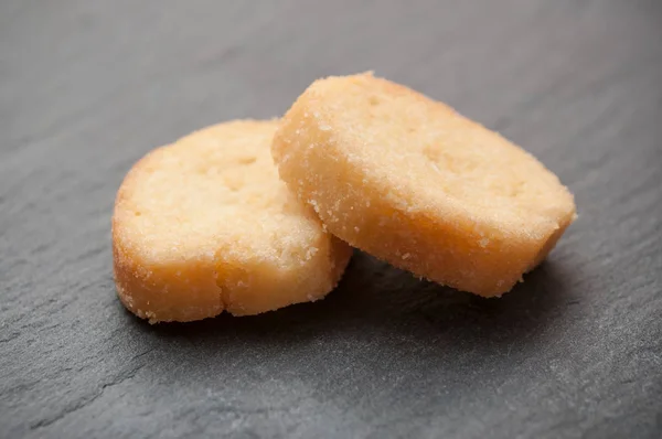 Croutons sobre fondo de pizarra — Foto de Stock