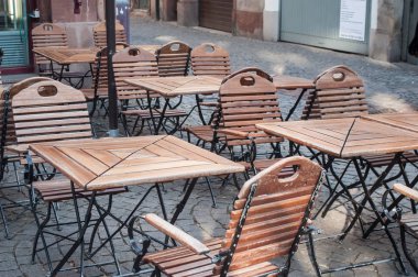 bistro Teras, ahşap masa