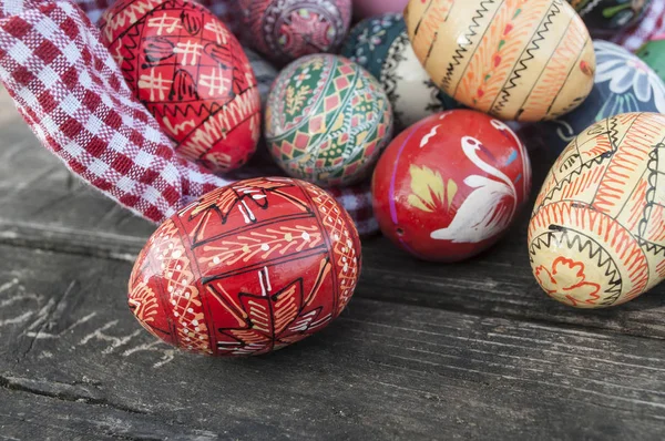 Dekoratif Paskalya yumurta açık ahşap tablo — Stok fotoğraf