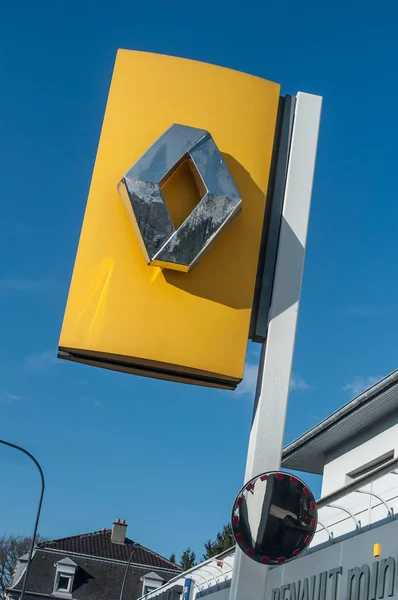 Logotipo Renault en una señalización — Foto de Stock