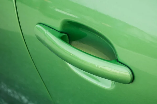 现代的绿色汽车的句柄 — 图库照片