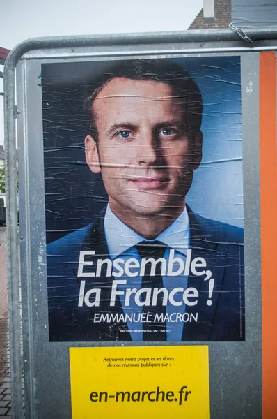 Cartaz da campanha de Emmanuel Macron para o segundo turno da eleição presidencial francesa de 2017 . — Fotografia de Stock