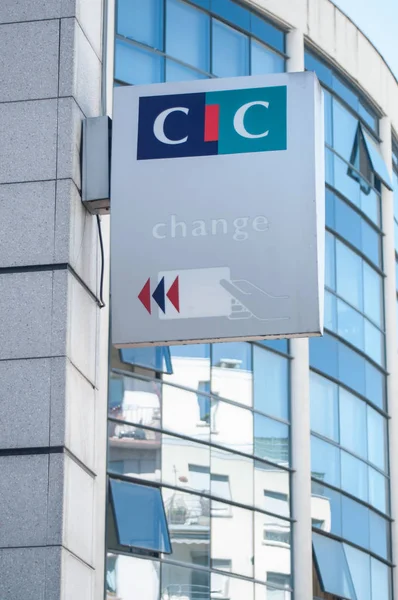 Firma del Banco CIC en fachada moderna del edificio — Foto de Stock