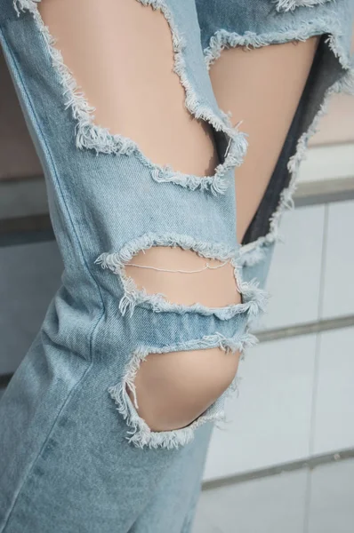 Jeans ver sur un mannequin dans un magasin de mode pour wome — Photo