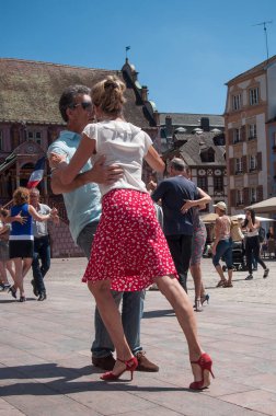 Bahar tango Festivali'nde diğer dansçılar ile ana yer tango dansçıların çiftler 