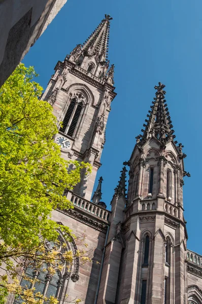 Torre sineira do templo st Etienne em Mulhouse — Fotografia de Stock