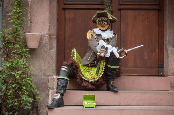 Portret van Costumed vrouw op de Venetiaanse Parade in Riquewihr Elzas — Stockfoto