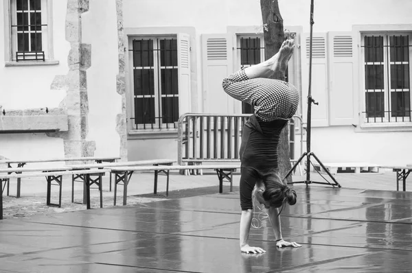 Balance on hands warm up of Julie Tavert at dancing performance  in the street of Mulhouse during the street scene festival — Stock Photo, Image