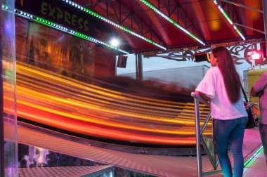 kadın bekleyen Aydınlatmaları cazibe Park