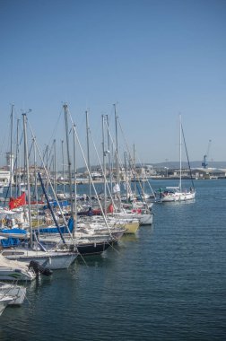 bağlantı noktası bırakarak yelkenli