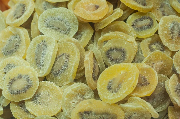 Dried kiwi pile in store — Stock Photo, Image