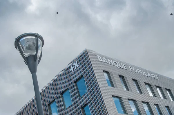 A Banque Populaire-Mulhouse központjában külső homlokzata — Stock Fotó