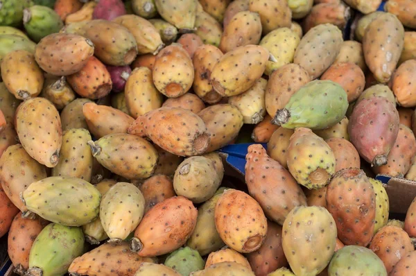 Prickly pear at the market — Stock Photo, Image