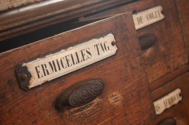 ahşap mobilyalarla metin Fransız - erişte - metin olarak Fransız (vermicelles bakkal )