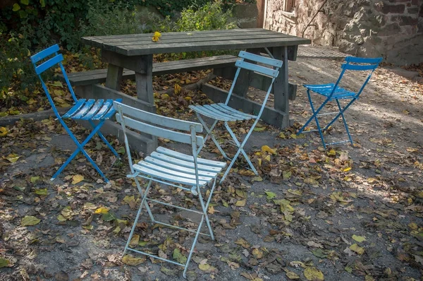Blues chairs in terrace garden by autumn — Stock Photo, Image