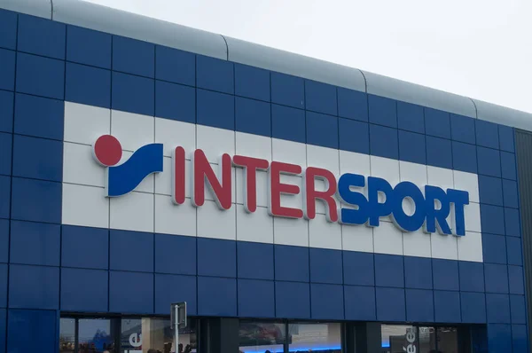 El Grupo Intersport es un minorista internacional de artículos deportivos y es líder internacional . — Foto de Stock