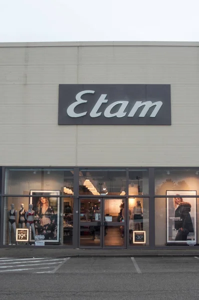 Entrada de la marca Etam store - la distribución de préstamos del grupo francés a la ropa interior — Foto de Stock