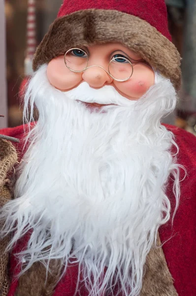 Santa claus voor Kerstdecoratie in de straat — Stockfoto