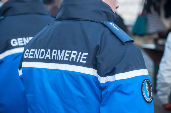 Французские жандармы патрулируют рождественский рынок Стоковое Изображение