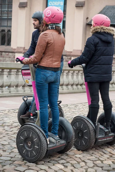 Group of tourists standing on segway in the street — Stock Photo, Image