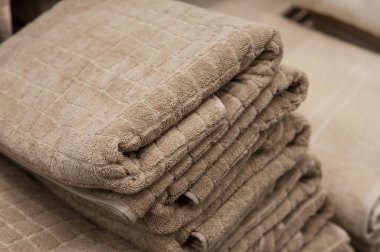 bej banyo havlusu dekorasyon mağaza kazık