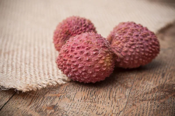 Lychees on wooden table background — Stock Photo, Image