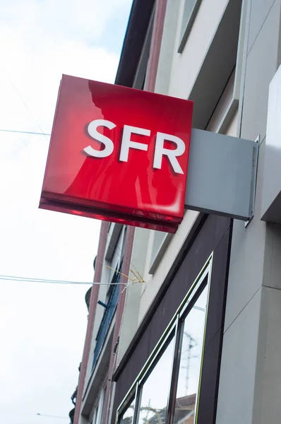 프랑스 전화 연산자 Sfr 저장소의 로고의 소매 — 스톡 사진