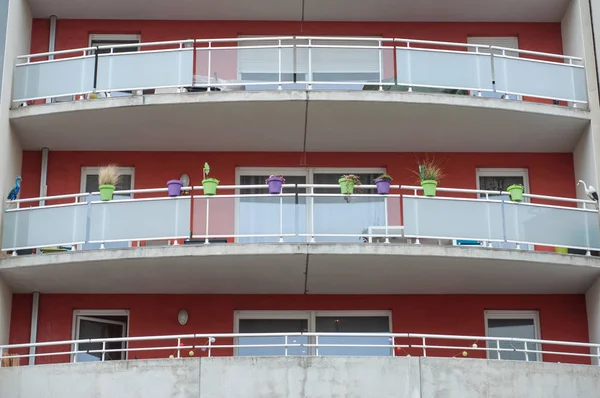 Modern binasında geniş balkon — Stok fotoğraf