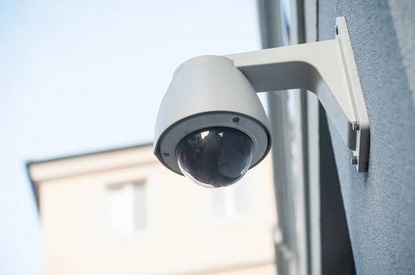 Security camera in the city — Stock Photo, Image