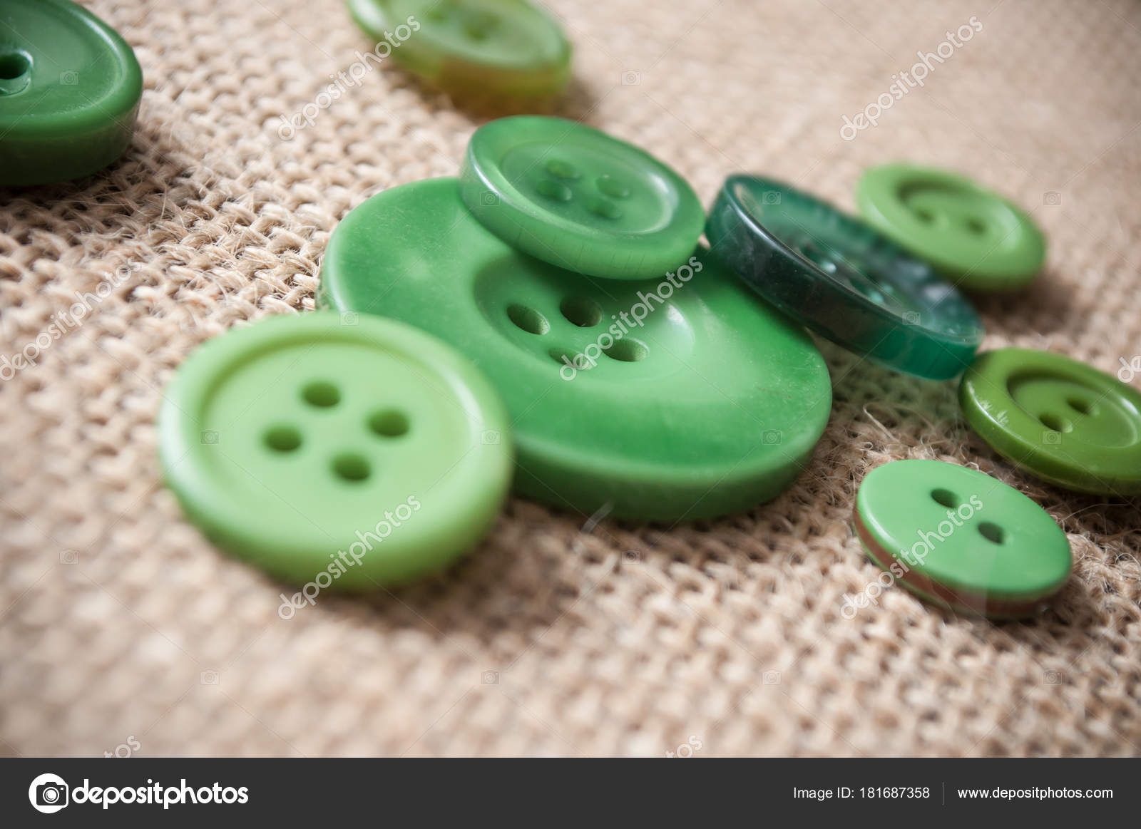 Green sewing buttons on hessian texture background — Stock Photo