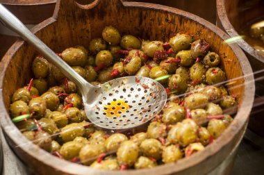  piyasada baharatlı zeytin 