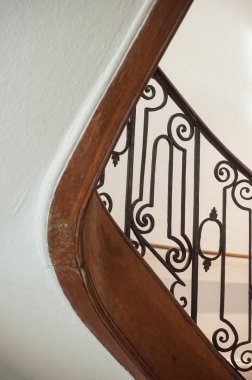 Ahşap Antik merdiven metalik rampa ile perakende