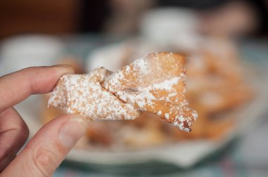  elinde pudra şekeri ile alsas çörekler 