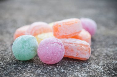 taş zemin üzerine geleneksel şekerler