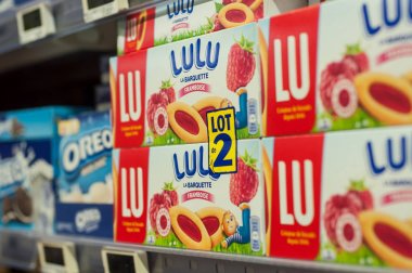 Ahududu süper U süpermarkette Lu markadan bisküvi
