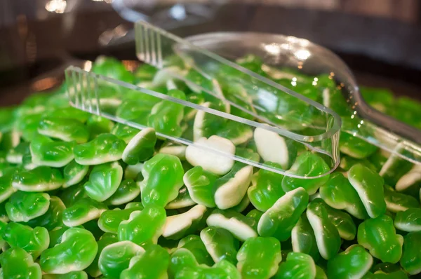 Caramelos tradicionales en forma de ranas en confitería — Foto de Stock