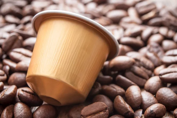 咖啡豆金浓咖啡剂量 — 图库照片