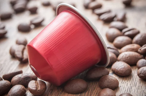 咖啡豆红色浓咖啡剂量 — 图库照片