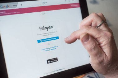 kadın closeup Instagram ana sayfa kayıt tablet web sitesinin eller